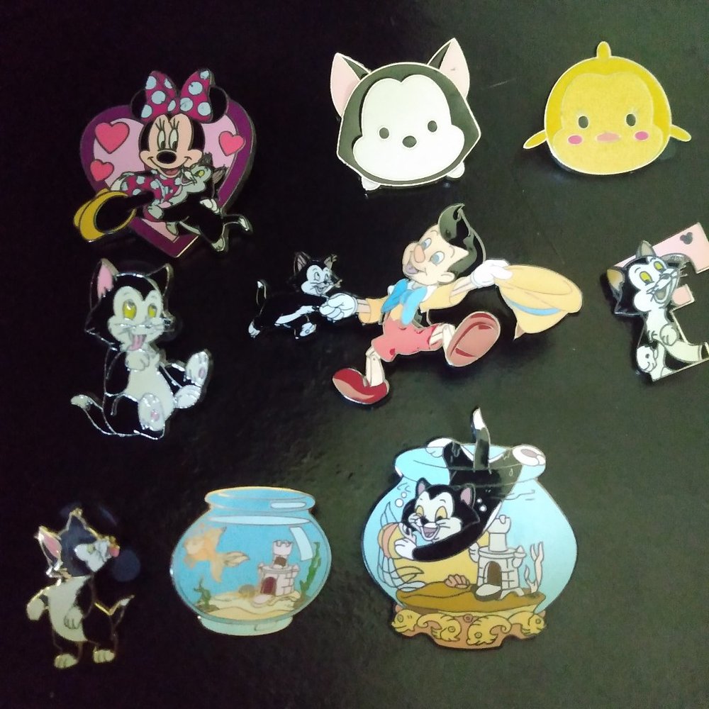 Disney pinocchio figaro pins set